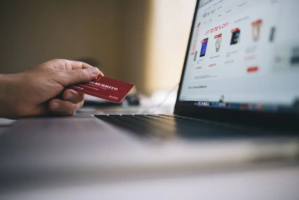 Bir e-ticaret mağazası kurulum sürecinde çalışan Growus ekibi