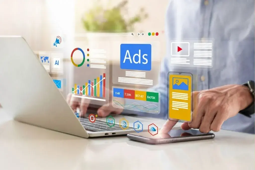 Bir reklam kampanyası stratejisi üzerinde çalışan Growus ekibi