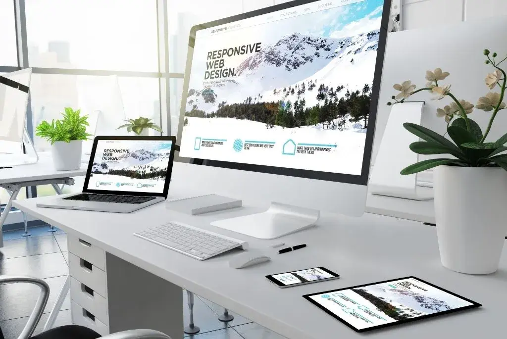 Growus ekibinin bir web tasarım projesi üzerinde çalışması
